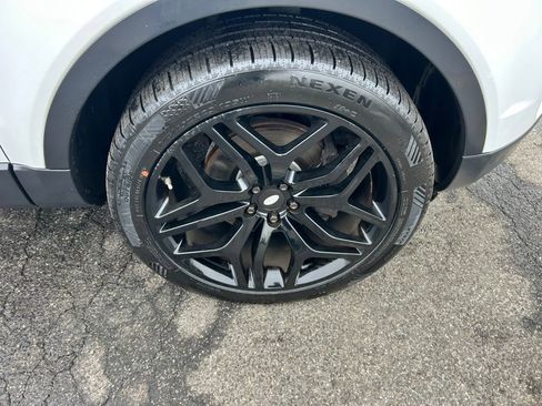 Used 2017 Land Rover Range Rover Evoque SE Premium image 13