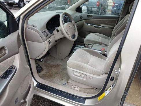 Used 2008 Toyota Sienna CE image 9