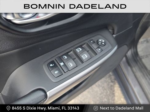 Used 2022 Jeep Cherokee Limited image 21