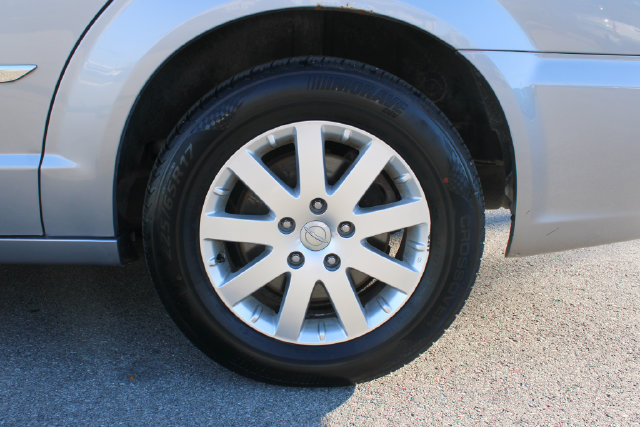 Used 2016 Chrysler Town & Country Touring FWD image 31