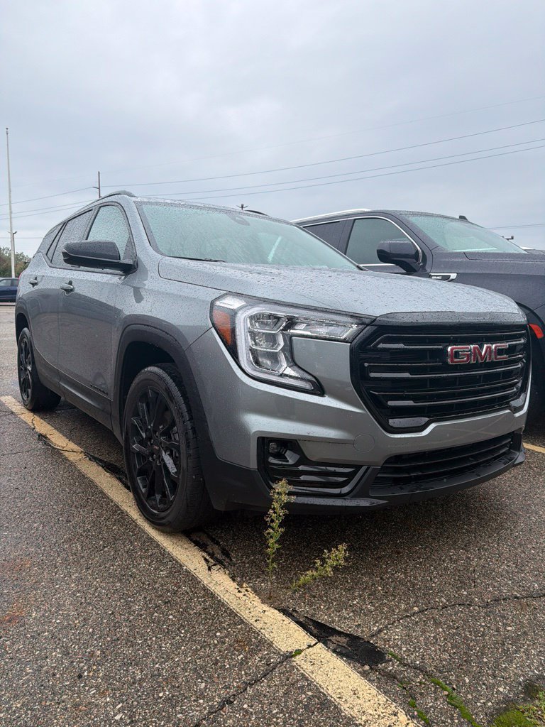 Used 2023 GMC Terrain SLT w/ Elevation Edition AWD/4WD image 3
