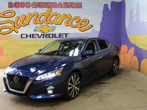 Used 2022 Nissan Altima 2.5 Platinum AWD/4WD image 2