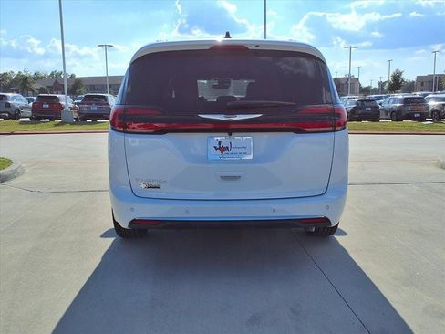 New 2026 Chrysler Pacifica Pinnacle FWD image 5