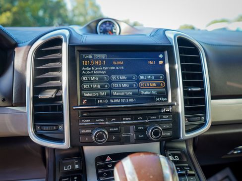 Used 2013 Porsche Cayenne GTS image 12