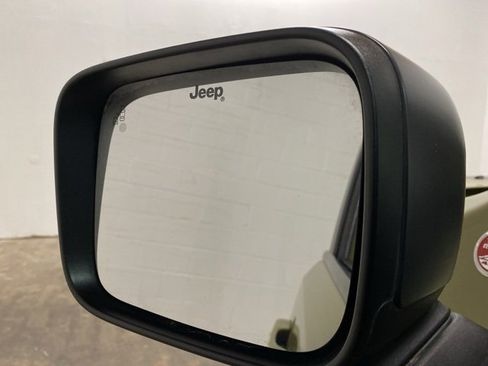 Used 2015 Jeep Renegade Trailhawk w/ Premium Leather Group image 85