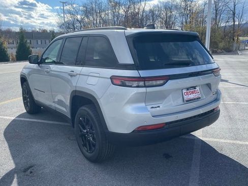 New 2025 Jeep Grand Cherokee Altitude image 5