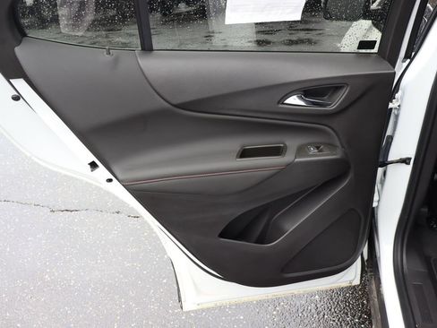 Used 2024 Chevrolet Equinox RS FWD image 28