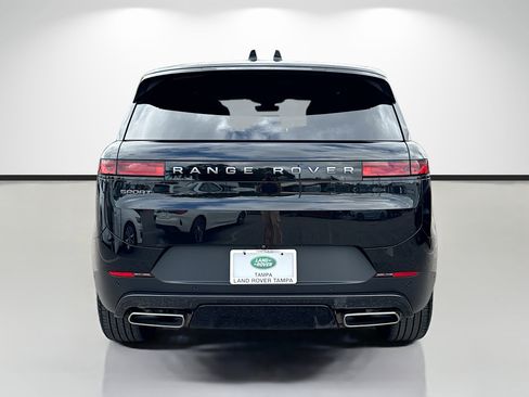 Used 2025 Land Rover Range Rover Sport image 4
