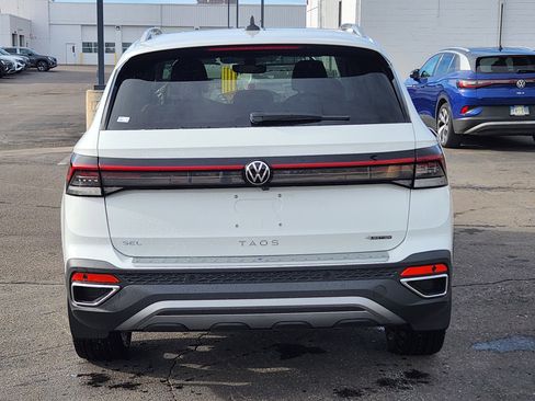 New 2026 Volkswagen Taos SEL image 5