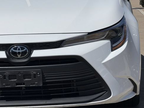 Used 2025 Toyota Corolla LE FWD image 9