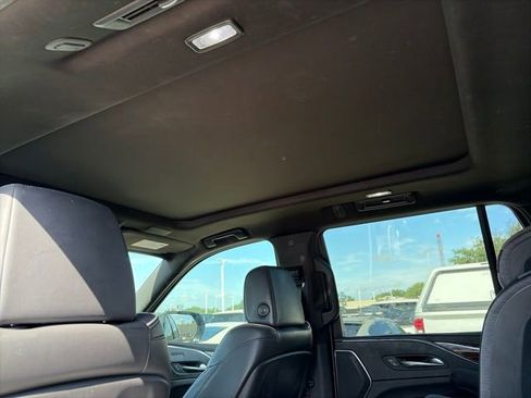 Used 2022 Cadillac Escalade Premium Luxury RWD image 13