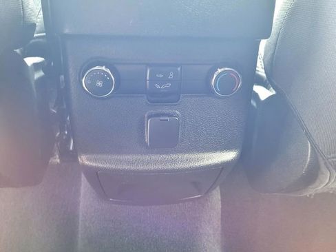 Used 2019 Ford Explorer XLT image 13