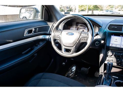 Used 2017 Ford Explorer XLT w/ Equipment Group 201A image 13