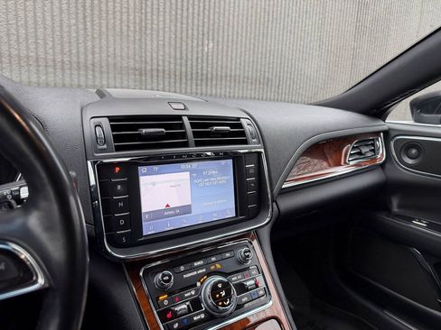 Used 2020 Lincoln Continental Standard w/ Premium Package image 32