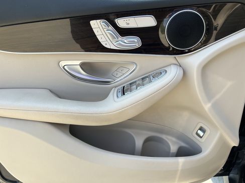 Used 2019 Mercedes-Benz GLC 300 image 14