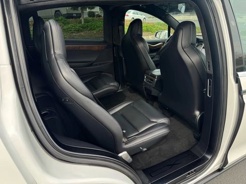Used 2017 Tesla Model X 75D image 34