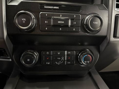 Used 2019 Ford F250 XLT w/ XLT Premium Package AWD/4WD image 21