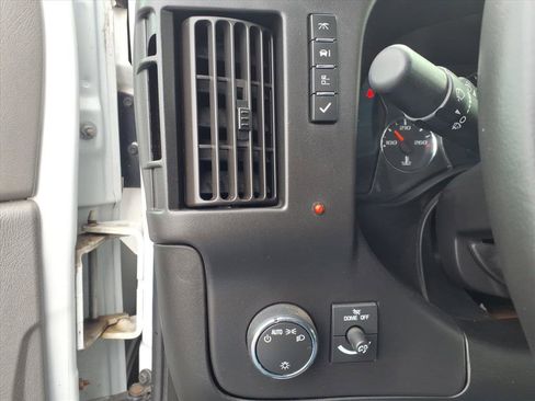 Used 2017 Chevrolet Express 3500 Extended RWD image 17