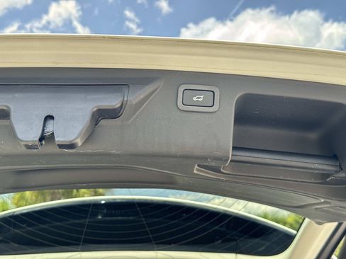 Used 2019 Land Rover Discovery Sport HSE AWD/4WD image 12