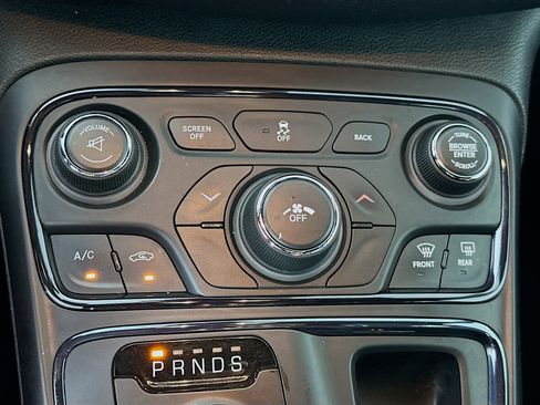 Used 2015 Chrysler 200 S FWD image 21
