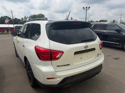 Used 2018 Nissan Pathfinder SL AWD/4WD image 6