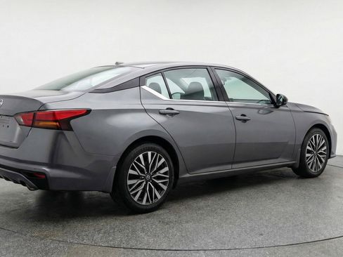 Used 2025 Nissan Altima 2.5 SV image 9