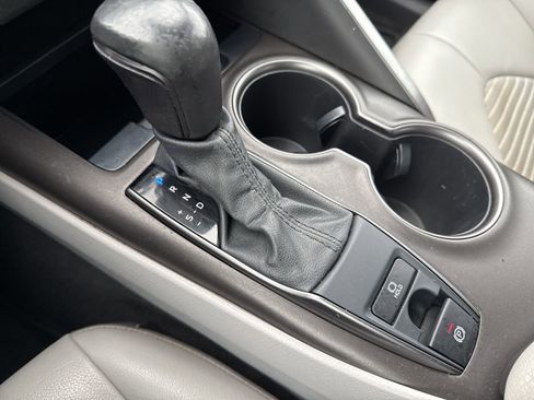 Used 2021 Toyota Camry SE image 21