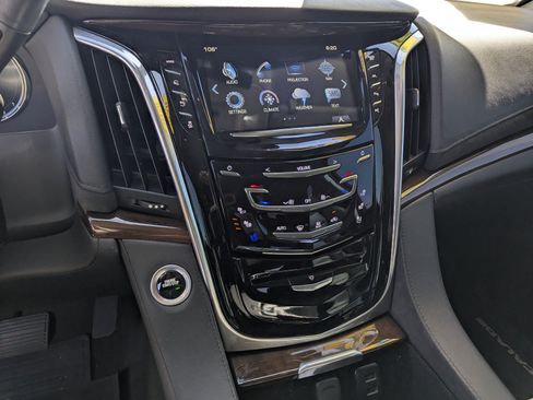 Used 2020 Cadillac Escalade Luxury w/ Escalade Sport Edition AWD/4WD image 11