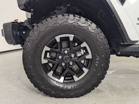 Used 2024 Jeep Wrangler Unlimited Rubicon AWD/4WD image 9