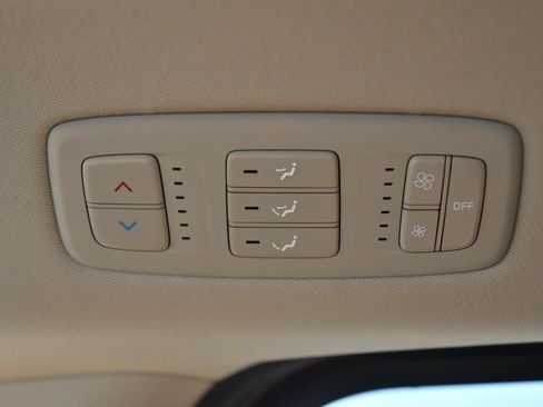 Used 2022 Kia Carnival LX FWD image 40