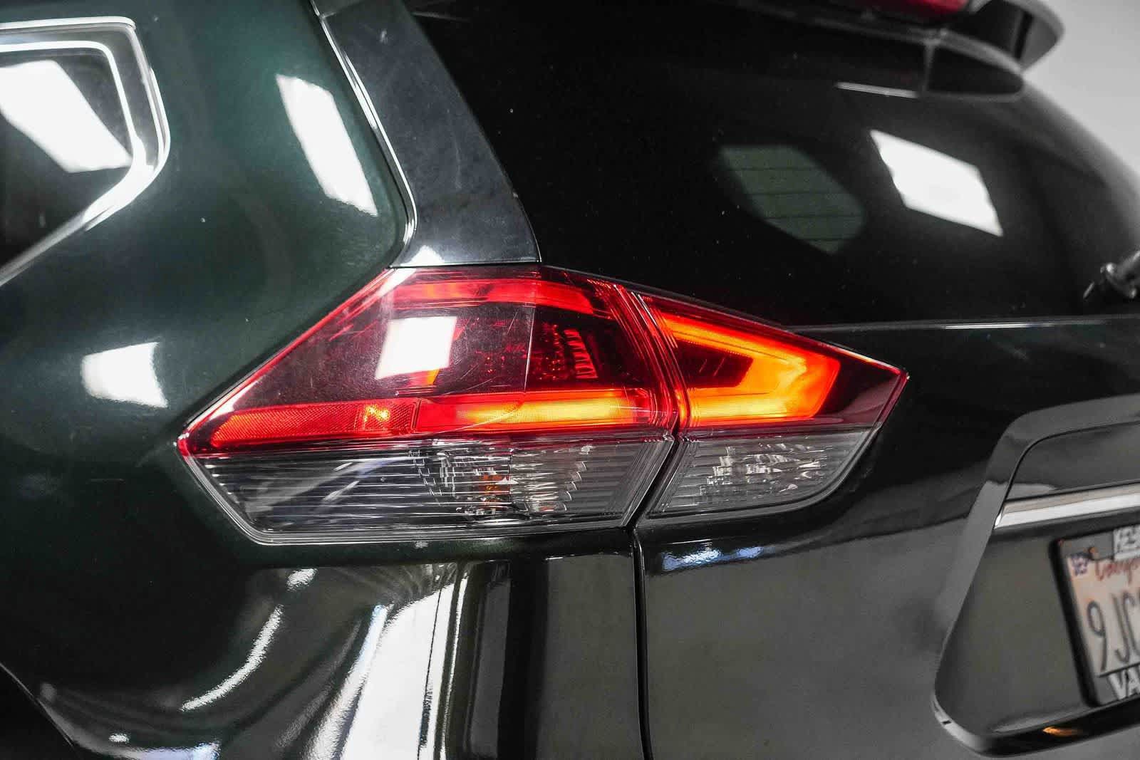Used 2019 Nissan Rogue SV w/ Sun & Sound Touring Package AWD/4WD image 11
