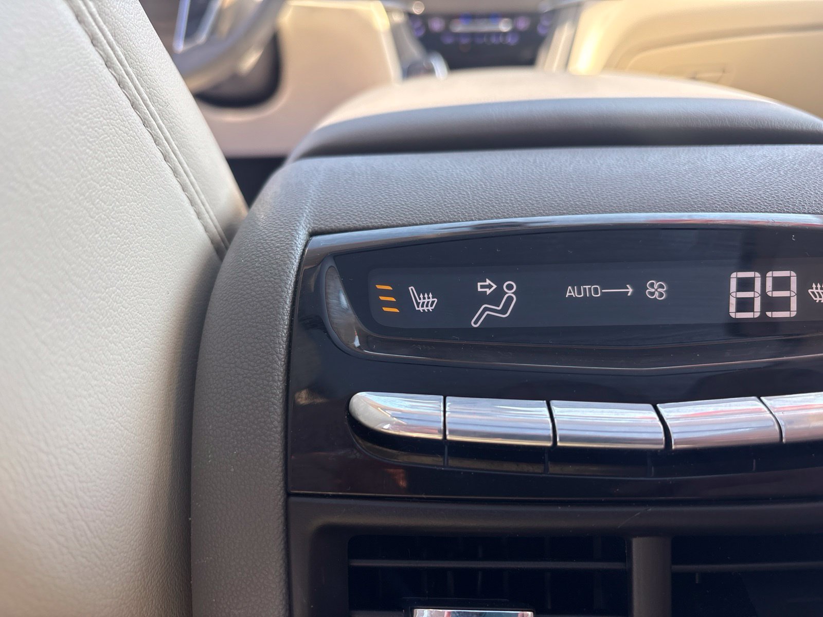 Used 2017 Cadillac XT5 Premium Luxury FWD image 16