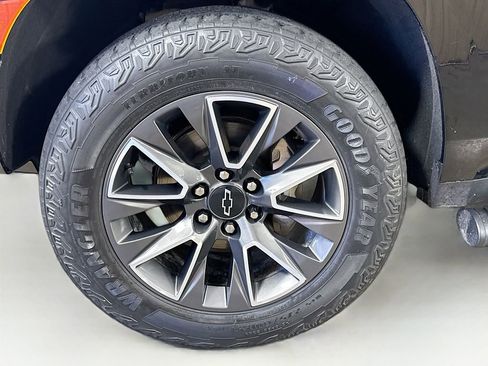 Used 2024 Chevrolet Suburban Z71 AWD/4WD image 39