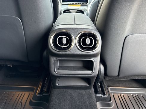 New 2025 Mercedes-Benz GLC 350e 4MATIC image 23