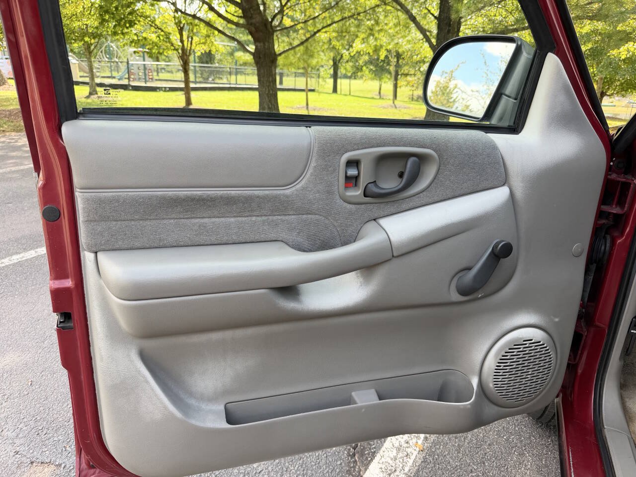 Used 2000 Chevrolet S10 Pickup LS w/ Preferred Equipment Group RWD image 11