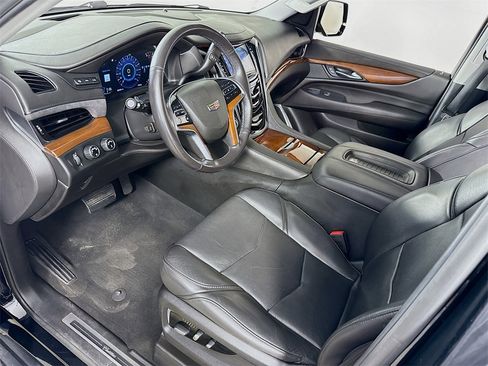 Used 2019 Cadillac Escalade Premium Luxury image 25