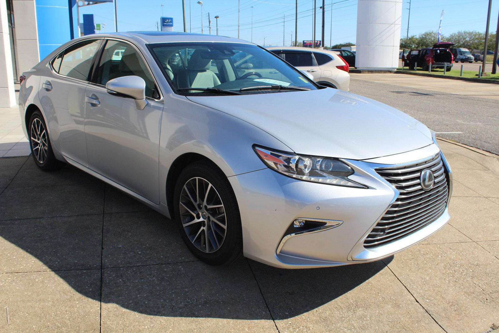 Used 2017 Lexus ES 350 w/ Luxury Package FWD image 1