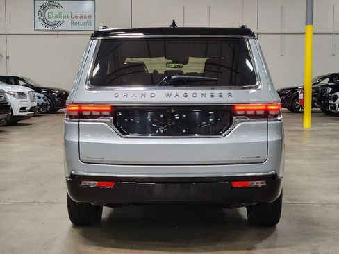 Used 2022 Jeep Grand Wagoneer Series III AWD/4WD image 10