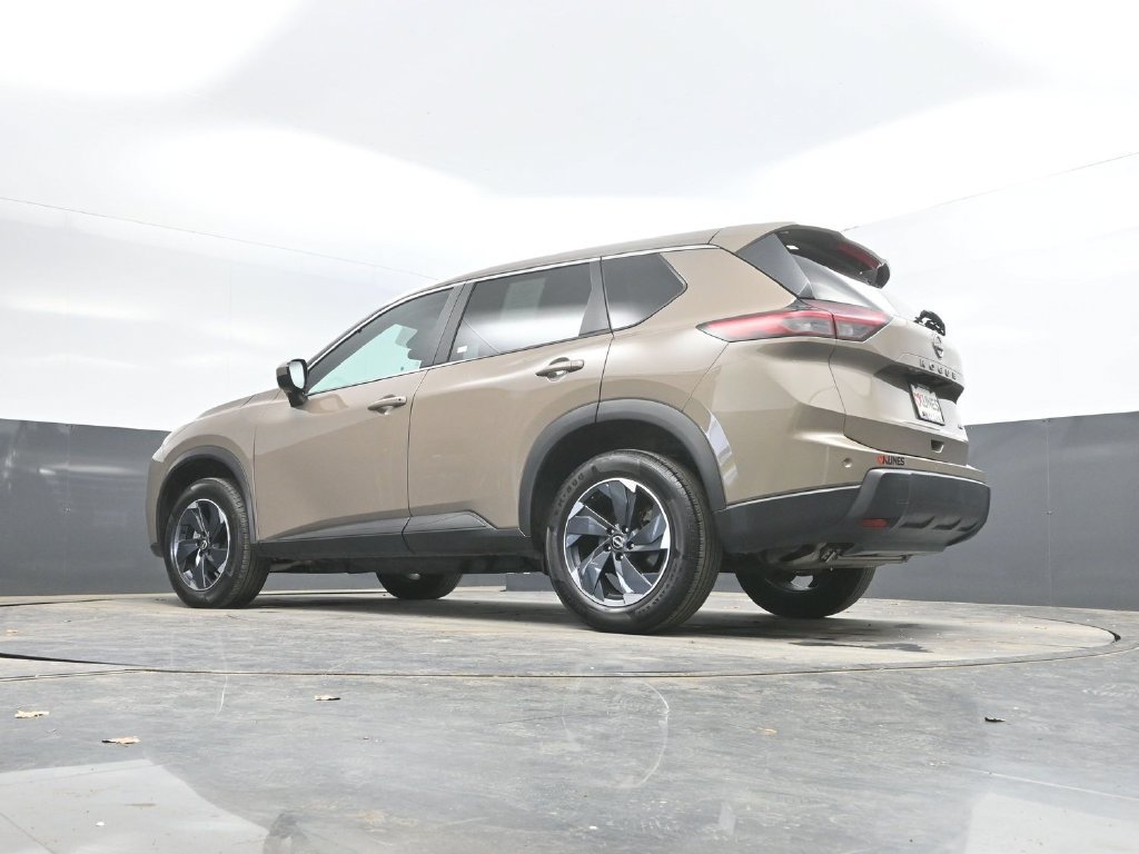 Used 2025 Nissan Rogue SV AWD/4WD image 32