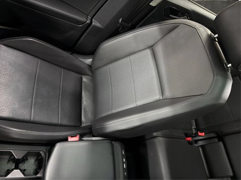 Used 2018 Volkswagen Tiguan SEL FWD image 17