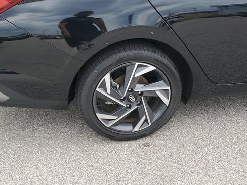 Used 2025 Hyundai Elantra SEL FWD image 5