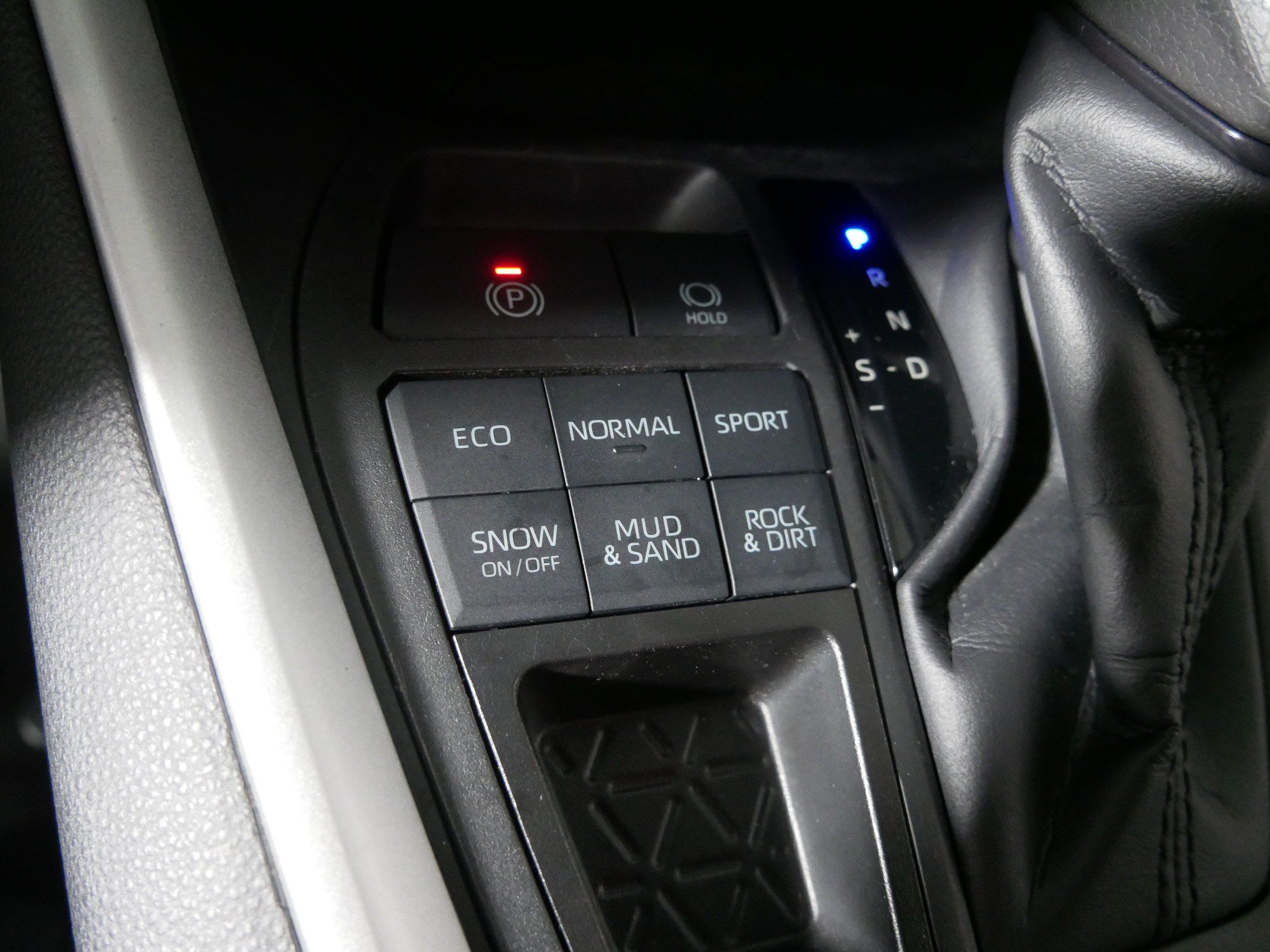 Used 2022 Toyota RAV4 LE AWD/4WD image 29