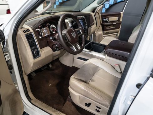 Used 2018 RAM 3500 Laramie w/ Convenience Group AWD/4WD image 10