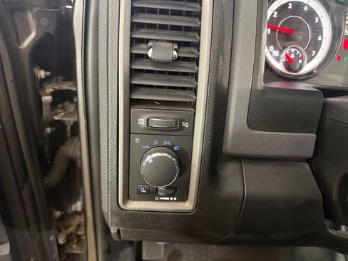 Used 2014 RAM 2500 Tradesman w/ Chrome Appearance Group AWD/4WD image 15