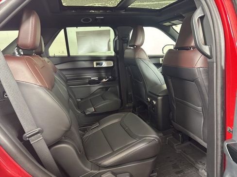 Certified 2023 Ford Explorer Platinum w/ Technology Package image 5
