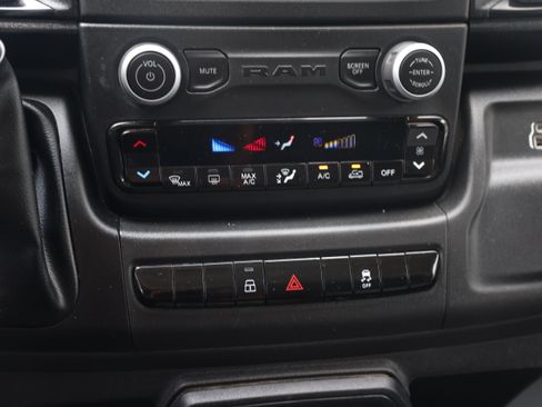 Used 2024 RAM ProMaster 2500 w/ Convenience Group FWD image 5