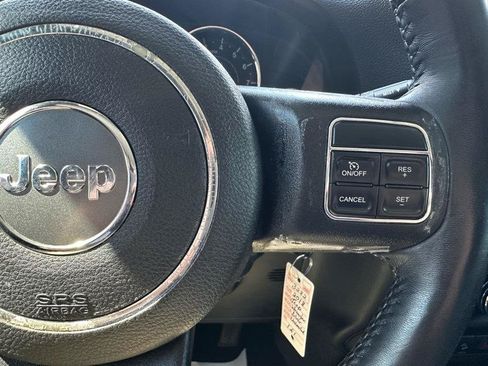 Used 2018 Jeep Wrangler Unlimited Sahara AWD/4WD image 15