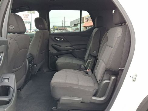 Used 2023 Chevrolet Traverse LT image 24