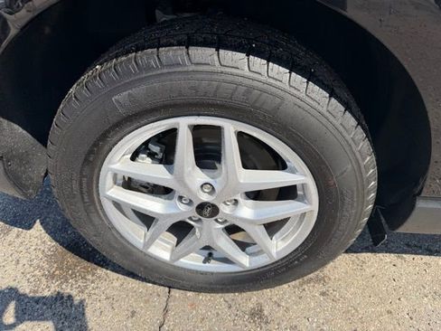 Used 2024 Ford Edge SEL w/ Convenience Package image 6