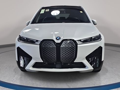 Used 2024 BMW iX xDrive50 w/ Premium Package AWD/4WD image 2